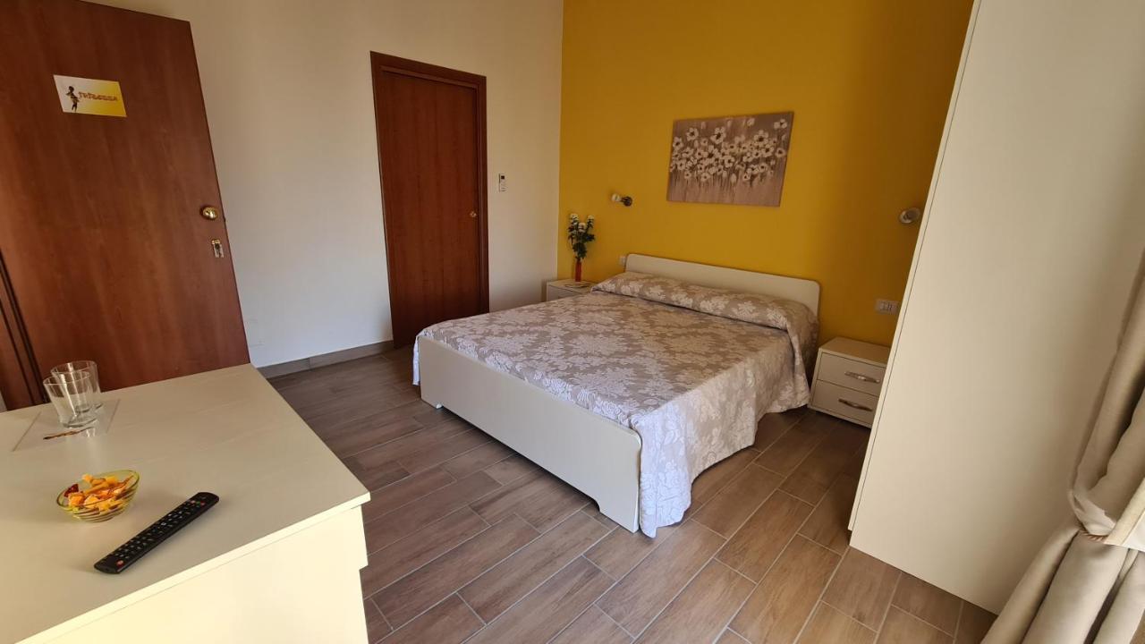 מלון נאפולי La Terrazza Delle Fate מראה חיצוני תמונה